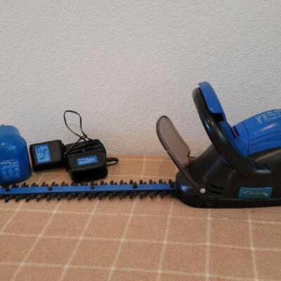 Lot 85: 18" Cordless Hedge Trimmer 