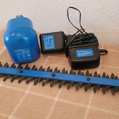 Lot 85: 18" Cordless Hedge Trimmer 