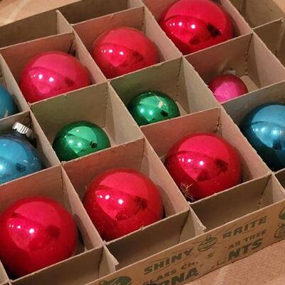 Lot 94: Assorted Vintage Shiny Brite Christmas Ornaments 