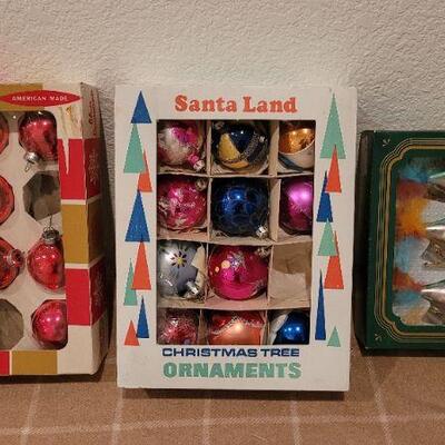 Lot 103: Assorted Vintage Christmas Ornaments 