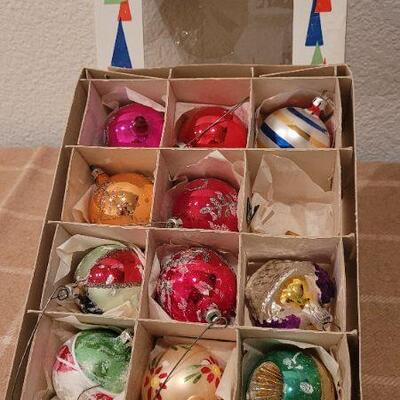 Lot 104: Assorted Vintage Christmas Ornaments 
