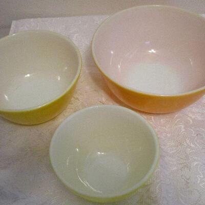 #4  Vintage Pyrex Ware Three Piece Mixing Bowl Set, New in Box