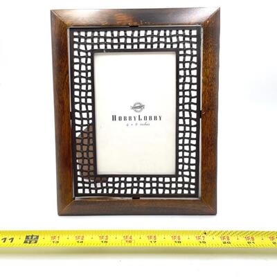 HOBBY LOBBY 4X6 WOOD AND METAL PICTURE FRAME (LOT #145)