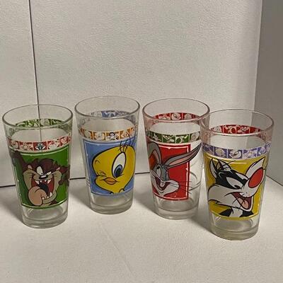 Vintage Warner Bros Looney Tunes Glasses 