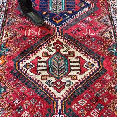 wool Iranian carpet / vibrant colors