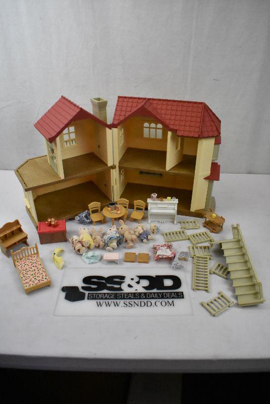 Sylvanian Families City House Calico Critters 1 House 7 Characters 25  accessory | EstateSales.org