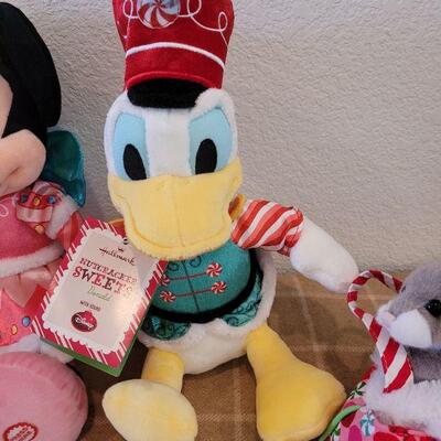 Lot 154: NEW Nutcracker Sweets Minnie and Donald, Christmas Mouse and Santa Snapshots Album 
