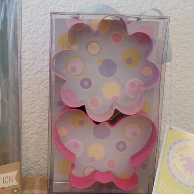 Lot 165: NEW Bunny Bottle Topper and Spring Cookie Cutters 