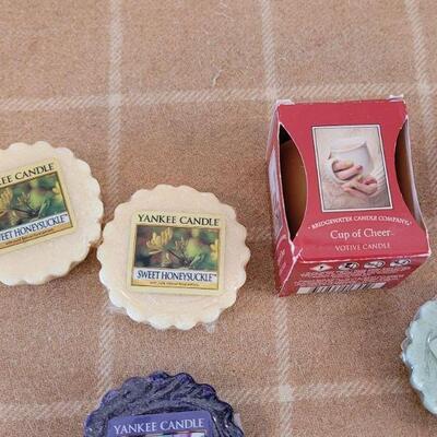 Lot 173: New Yankee Candle Melts and Candle