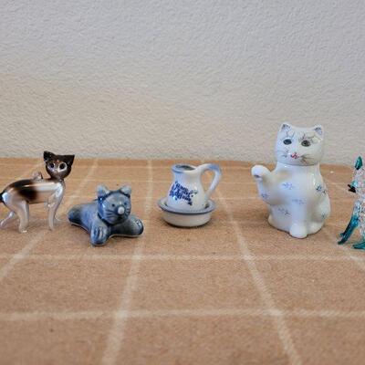 Lot 188: Miniature Kitty Deco Lot