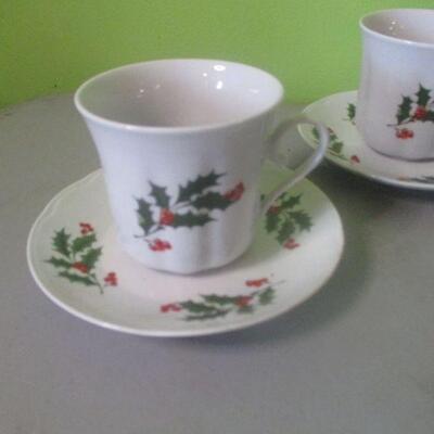 Lot 29 - Apulum of Romania Cups and Saucers