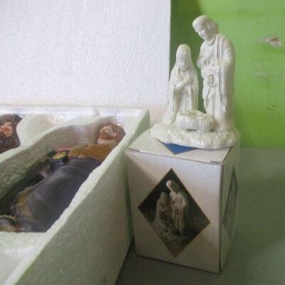 Lot 32 - Ceramic Nativity Figures