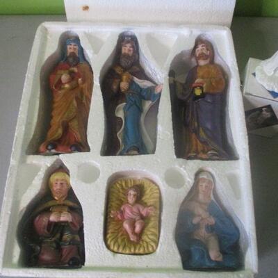 Lot 32 - Ceramic Nativity Figures