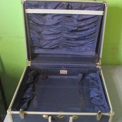 Lot 65 - Vintage Hard Samsonite Blue Suitcase  LOCAL PICK UP ONLY
