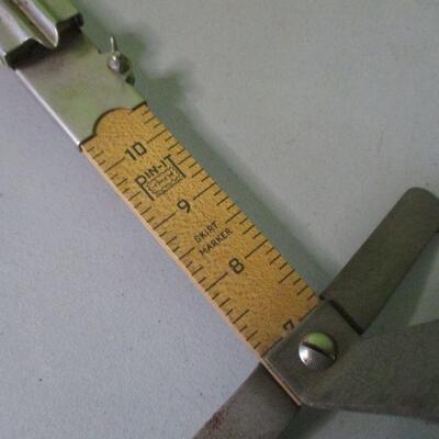 Lot 75 - Pin-it Skirt Marker