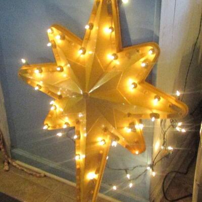 Lot 76 - Empire Star with Lights LOCAL PICK UP ONLY