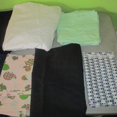 Lot 115 - Lot of Material