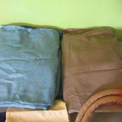 Lot 116 - Lot of Home DÃ©cor Material 