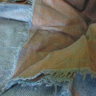 Lot 116 - Lot of Home DÃ©cor Material 