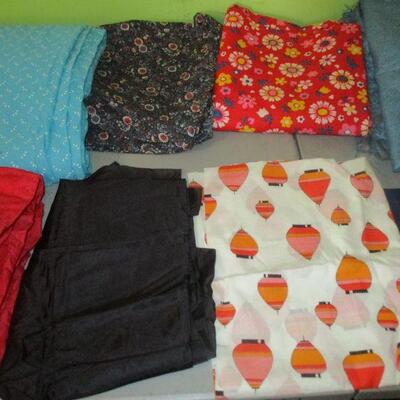 Lot 116 - Lot of Home DÃ©cor Material 