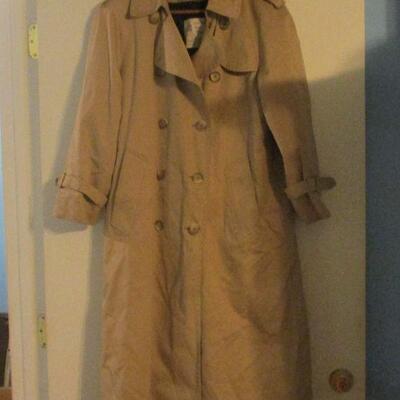 Lot 127 - London Fog Coat 8P