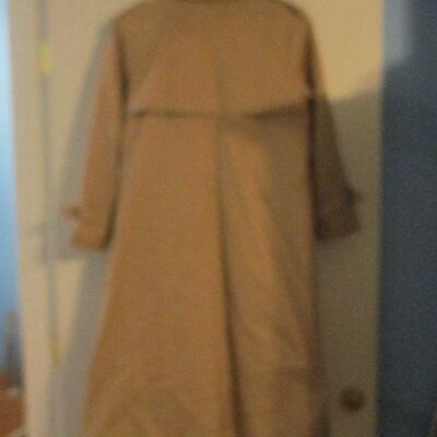 Lot 127 - London Fog Coat 8P