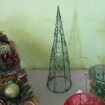 Lot 148 - Mixed Christmas DÃ©cor