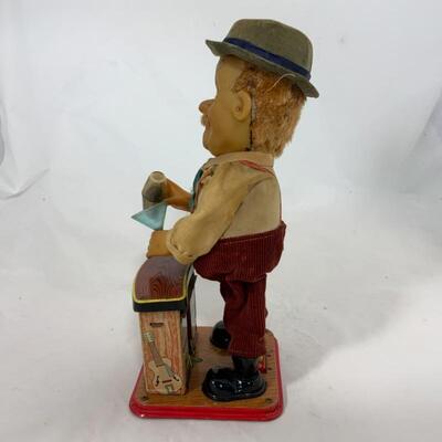 -111- VINTAGE | Charley Weaver Bartender | Battery-Operated Toy
