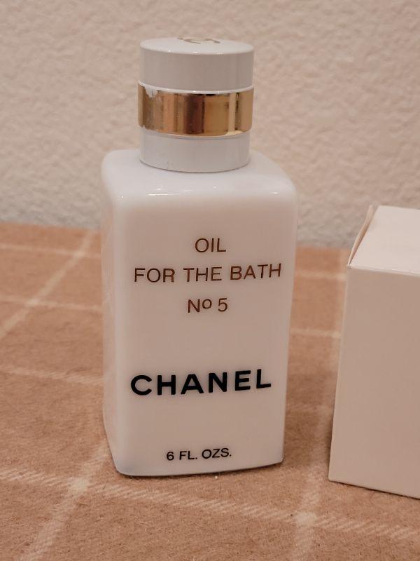 Lot 216: Vintage CHANEL No.5 Bath Powder, Bath Oil and Savon/Soap