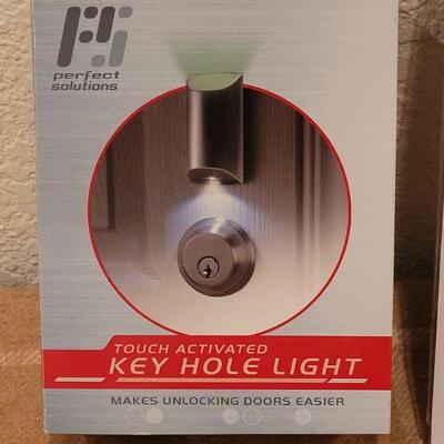 Lot 237: New Key Hole Light and Flip a Grip 