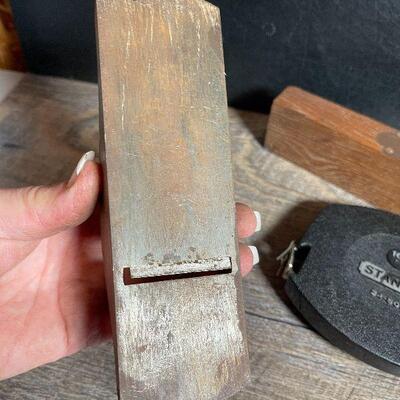 G52: Stanley Plane and Measuring Tape and Unmarked Level