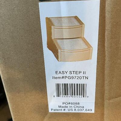 G62: NIB Pet Gear Easy Steps (1of2 available)