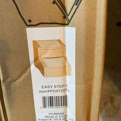 G63: NIB Pet Gear Easy Steps (2of2 available)