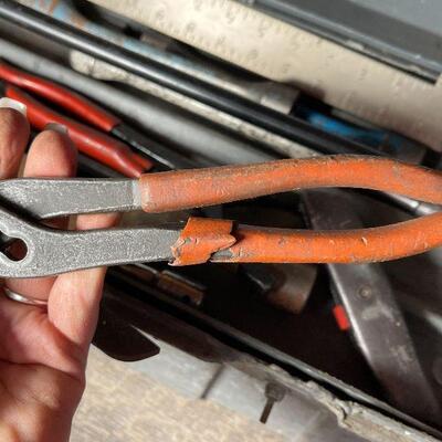 G69: Metal Tool Box with All Contents
