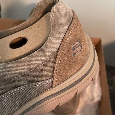 B6: Two Pair of Size 10 Men's Skechers