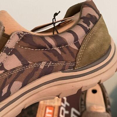 B6: Two Pair of Size 10 Men's Skechers