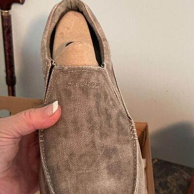 B6: Two Pair of Size 10 Men's Skechers