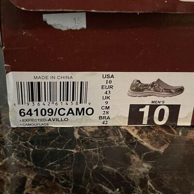 B6: Two Pair of Size 10 Men's Skechers