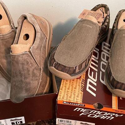 B6: Two Pair of Size 10 Men's Skechers