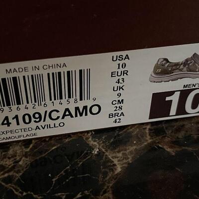 B6: Two Pair of Size 10 Men's Skechers