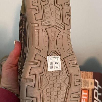 B6: Two Pair of Size 10 Men's Skechers