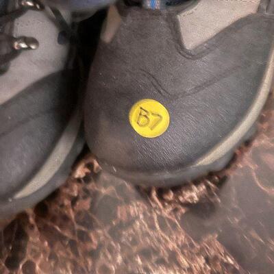 B7: Alpine Size 10 Men's Snow Boots