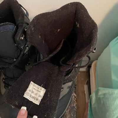 B7: Alpine Size 10 Men's Snow Boots