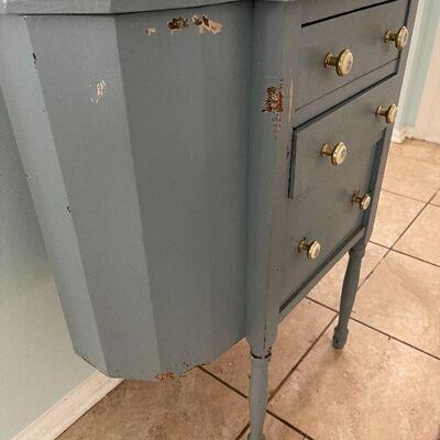 L11: Martha Washington Sewing Chest