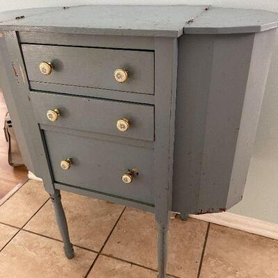 L11: Martha Washington Sewing Chest
