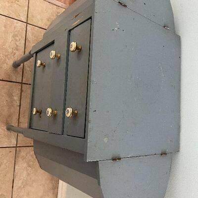 L11: Martha Washington Sewing Chest