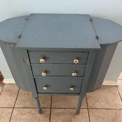 L11: Martha Washington Sewing Chest