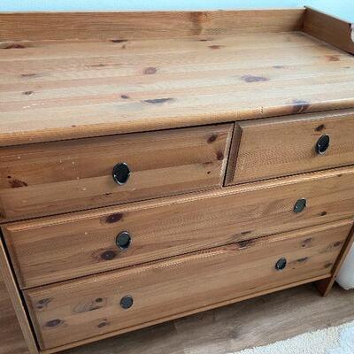 M4: Oak 5 Drawer Dresser