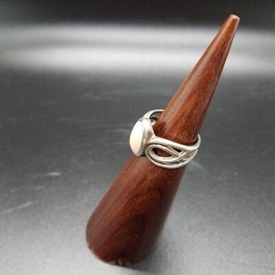 Lot #29 - Sterling Mother of Pearl Ring