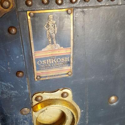 Antique 1920's Oshkosh Trunk Company Steamer Trunk w key